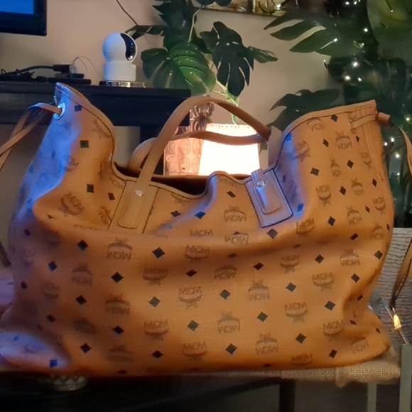 🧡🧡MCM Extra LARGE Monogram Tan Designer Tote Bag W/ Duster.. - Picture 5 of 6
